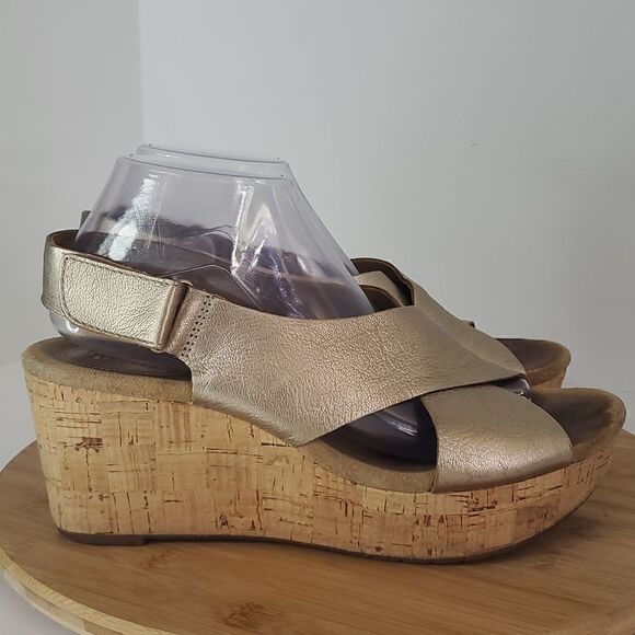 Clarks Annadel Eirwyn Metallic Gold Leather Cork Wedge Platform Sandal Size 10 - Picture 1 of 12